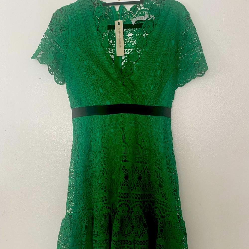 LIquorish NWT Sz 8/36 Green Lace Midi Dress with Black Grosgrain ribbon waist